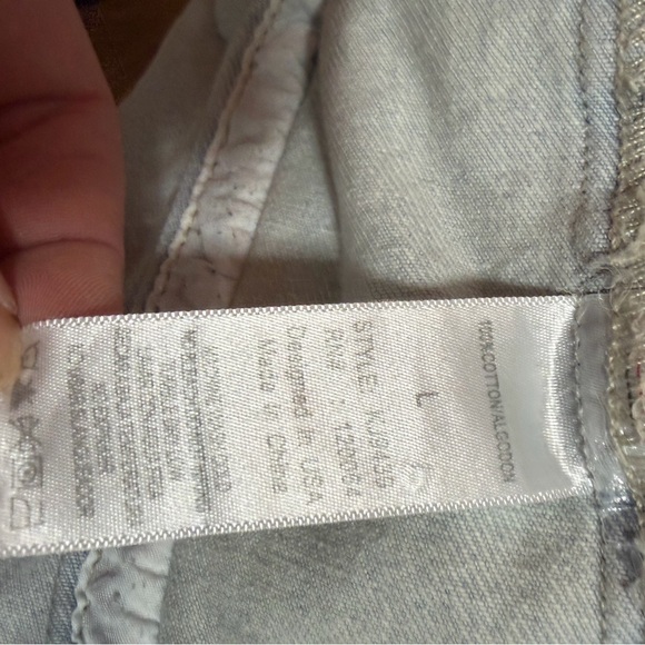 Mono B Distressed Denim Jacket Size Large. Style # KJ9439. - Picture 4 of 4